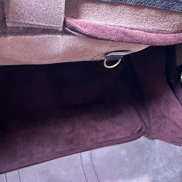 LV38 LOUIS VUITTON Taiga travel bag with strap - Picture 13 of 14